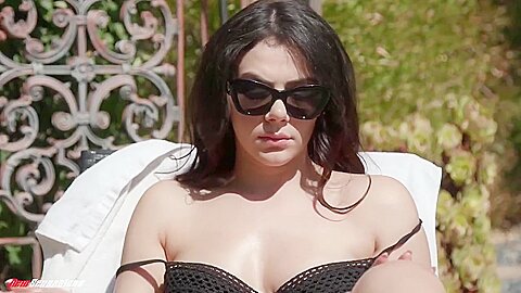 Facial Porn With Fantastic Valentina Nappi From