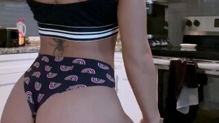 Amateur babes are good at masturbating as well