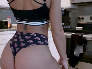 Amateur babes are good at masturbating as well