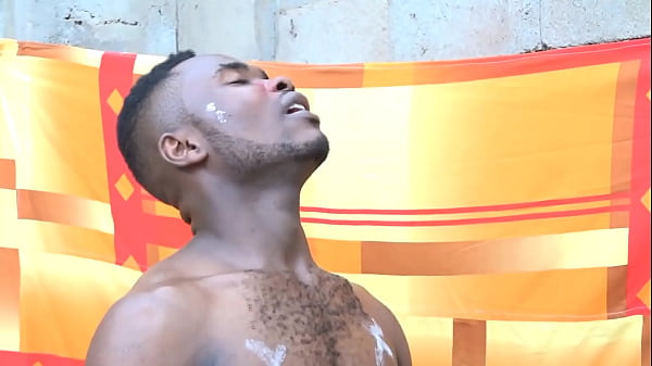 Very eventful fuck this afternoon between this Cameroonian woman who decides to get fucked by her traditional doctor, it’s crazy the way she sucks his cock and the latter makes her burst all over her