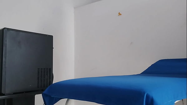 A cabaret dancer visits the doctor and the doctor ends up touching her in a perverted way.